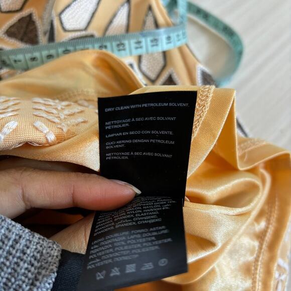 Bebe Embellished Mini Skirt Size 4 Sequin Embroidered Fitted Party Geometric - Picture 6 of 10